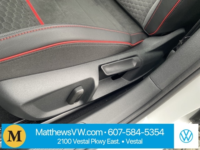 2026 Volkswagen Golf GTI SE photo 3