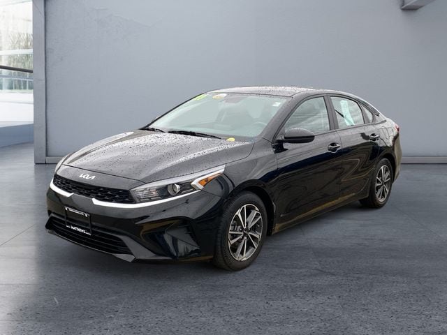 2023 Kia Forte LXS AT's photo