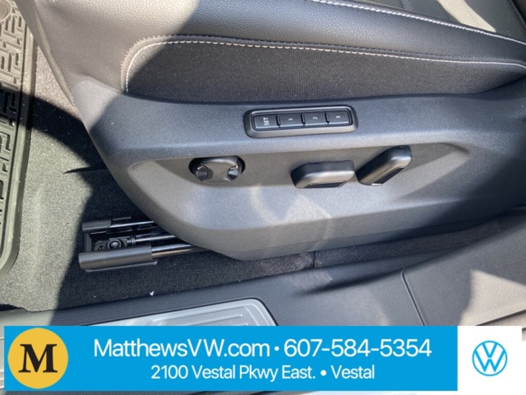 New 2024 Volkswagen Atlas Cross Sport 2.0T SEL R-Line SUV