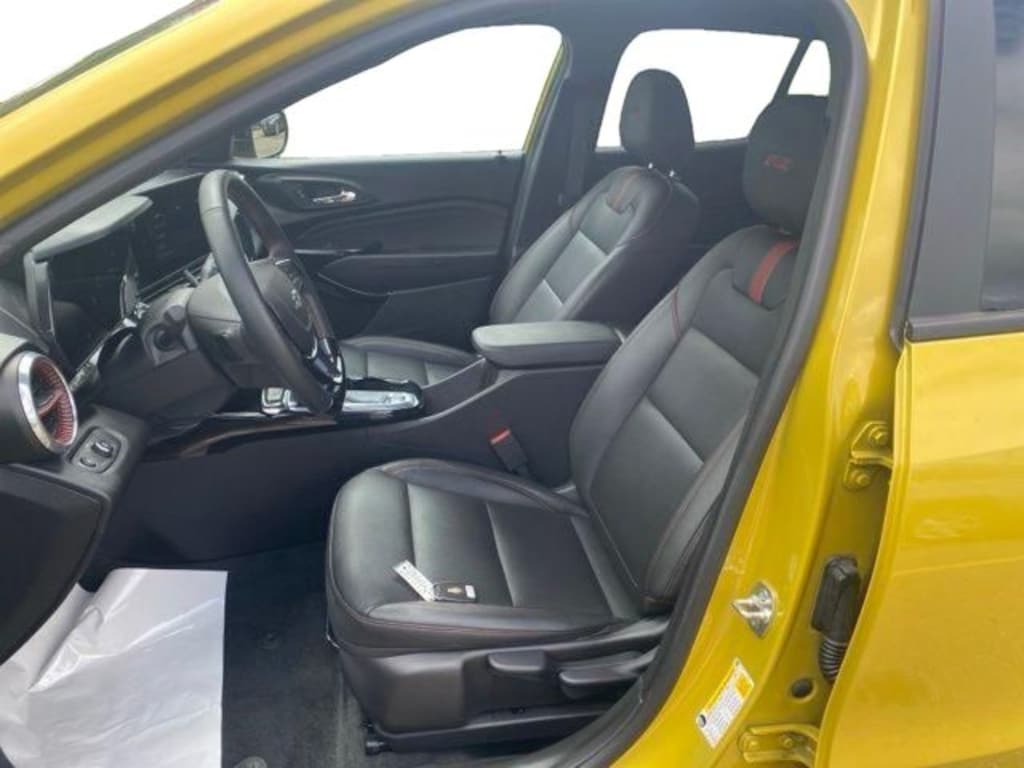 Used 2025 Chevrolet Trax 2RS SUV