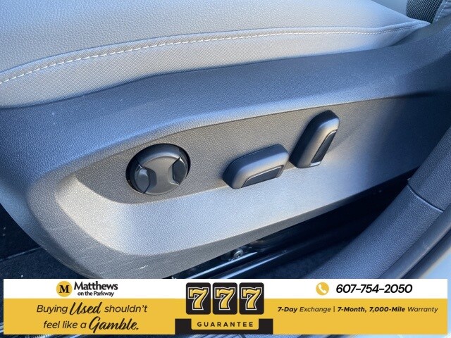 2024 Volkswagen Taos SE photo 4