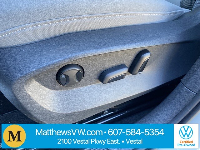 2024 Volkswagen Taos SE photo 3