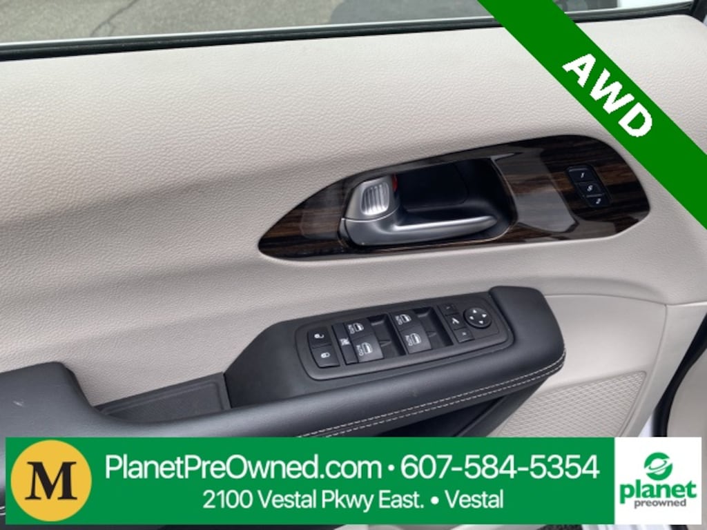Used 2024 Chrysler Pacifica Limited Van Passenger Van