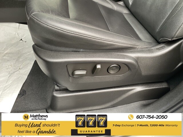 2022 Chevrolet Suburban LT photo 3