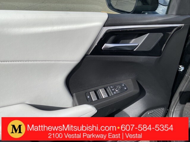 2025 Mitsubishi Outlander SE Ralliart photo 3