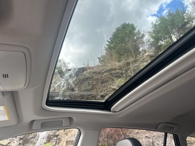 2018 Toyota RAV4 XLE - Photo 20