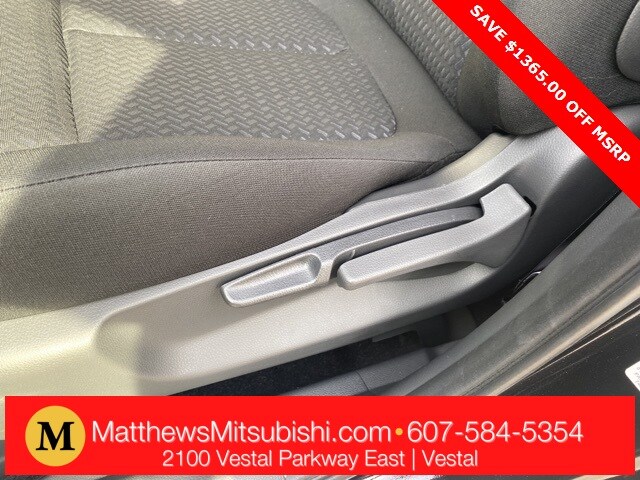 2025 Mitsubishi Eclipse Cross LE photo 4