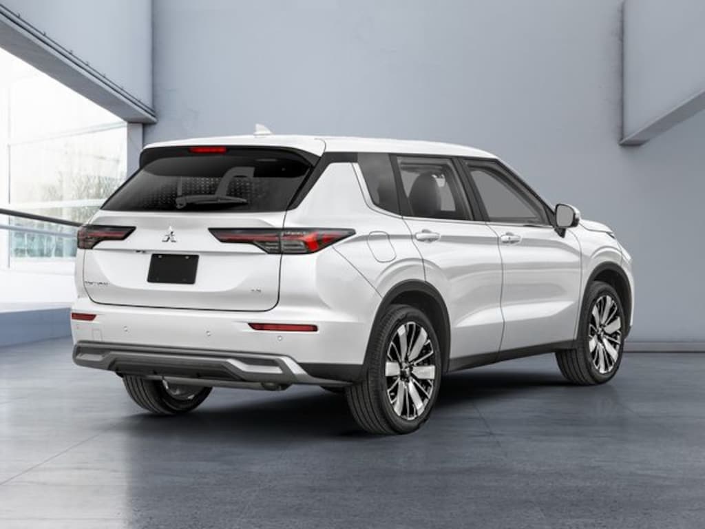 Used 2025 Mitsubishi Outlander SE SUV
