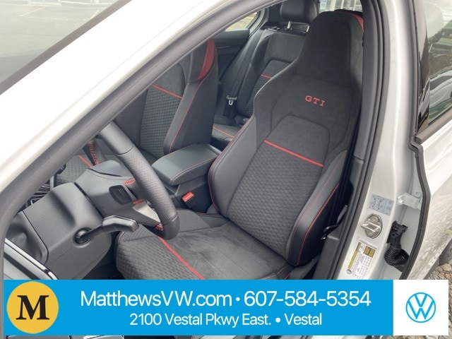 2026 Volkswagen Golf GTI SE photo 4