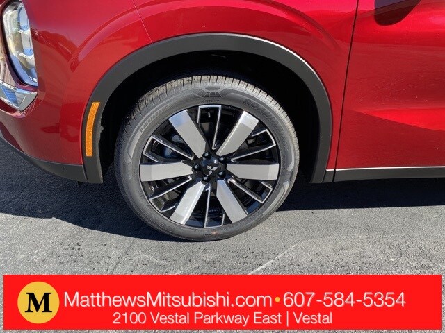 2025 Mitsubishi Outlander SE photo 2