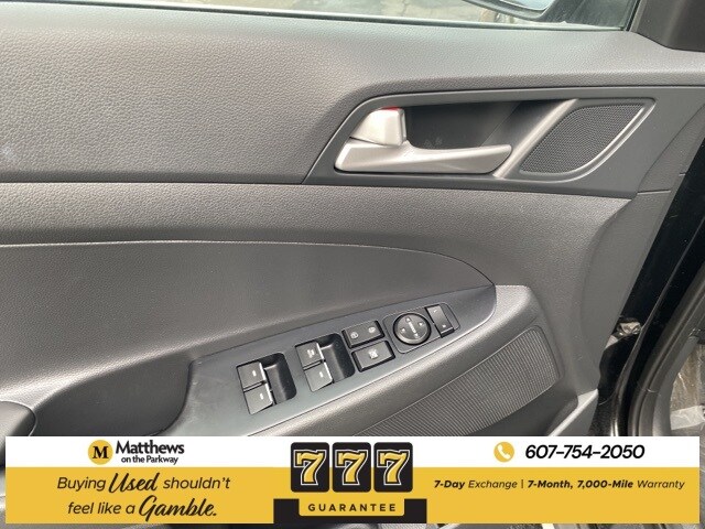 2021 Hyundai Tucson Limited photo 2