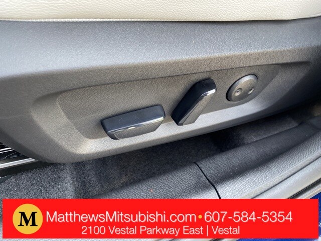 2025 Mitsubishi Outlander PHEV SEL photo 3