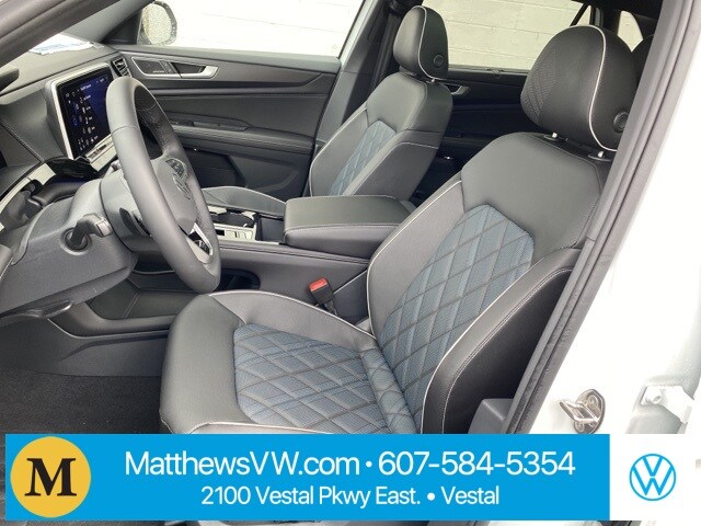 2025 Volkswagen Atlas Cross Sport SEL Premium R-Line photo 4