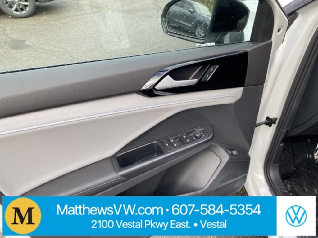 New 2024 Volkswagen Taos 1.5T SE Black SUV