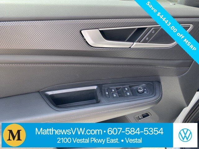 2024 Volkswagen Atlas Cross Sport SEL R-Line photo 2