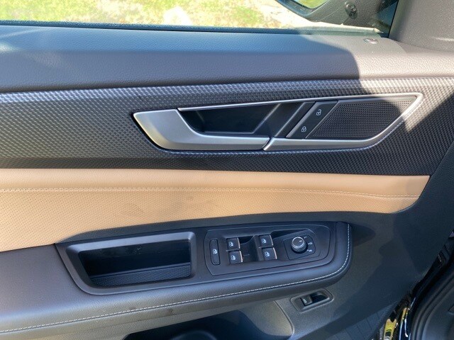 2026 Volkswagen Atlas Cross Sport SEL R-Line photo 3