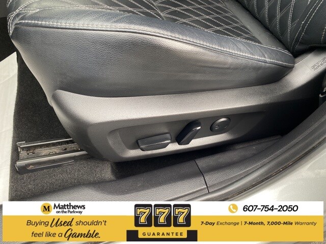 2022 Mitsubishi Outlander SEL photo 3