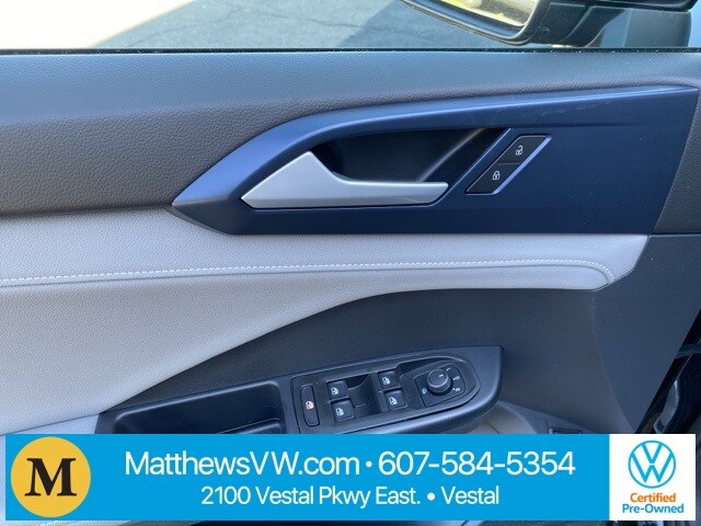 2024 Volkswagen Taos SE photo 3