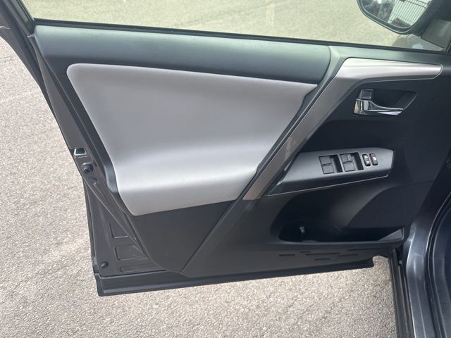 2018 Toyota RAV4 XLE - Photo 15