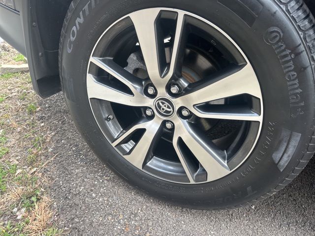 2018 Toyota RAV4 XLE - Photo 8
