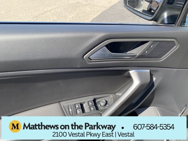 2021 Volkswagen Tiguan SE photo 2