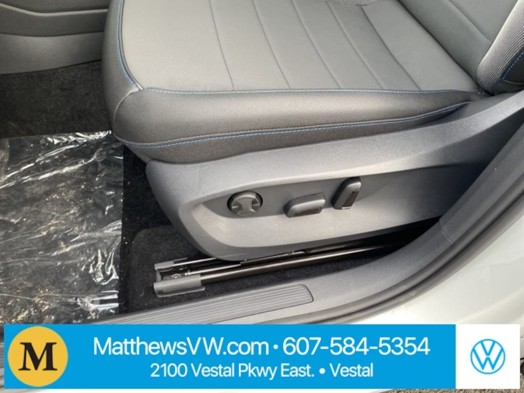 New 2024 Volkswagen Taos 1.5T SE Black SUV