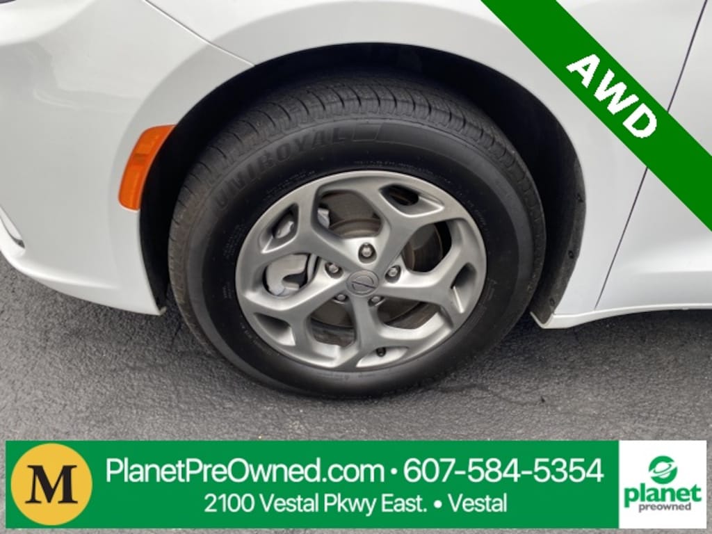 Used 2024 Chrysler Pacifica Limited Van Passenger Van