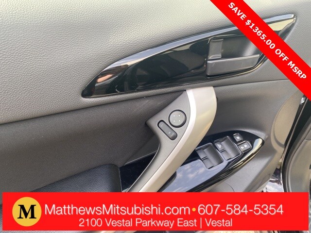2025 Mitsubishi Eclipse Cross LE photo 3