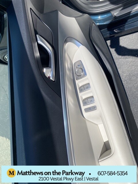 2025 Genesis G70 2.5T photo 3