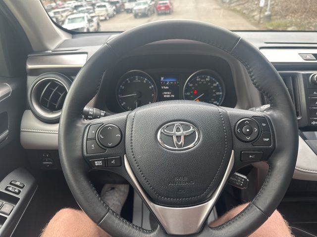2018 Toyota RAV4 XLE - Photo 16