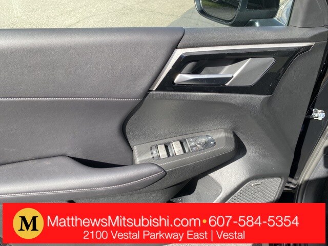 2025 Mitsubishi Outlander SE Ralliart photo 3