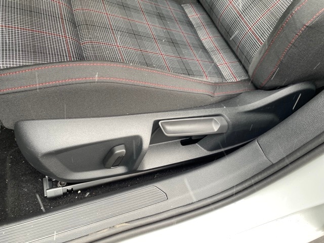 2025 Volkswagen Golf GTI S photo 3