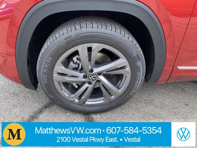 2024 Volkswagen Atlas Cross Sport SEL R-Line photo 2