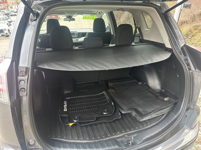 2018 Toyota RAV4 XLE - Photo 11