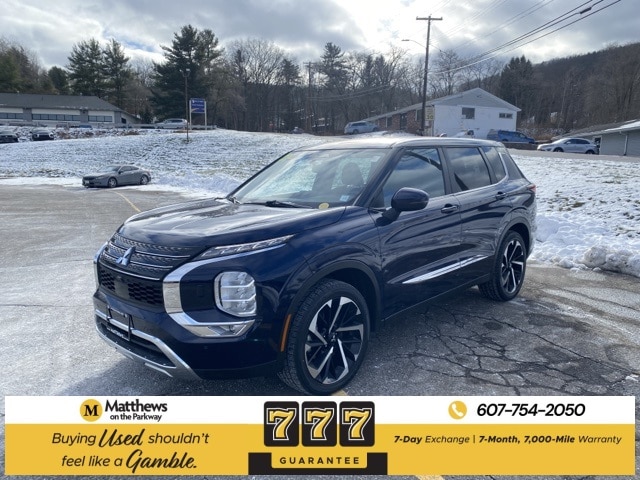 2022 Mitsubishi Outlander SE's photo