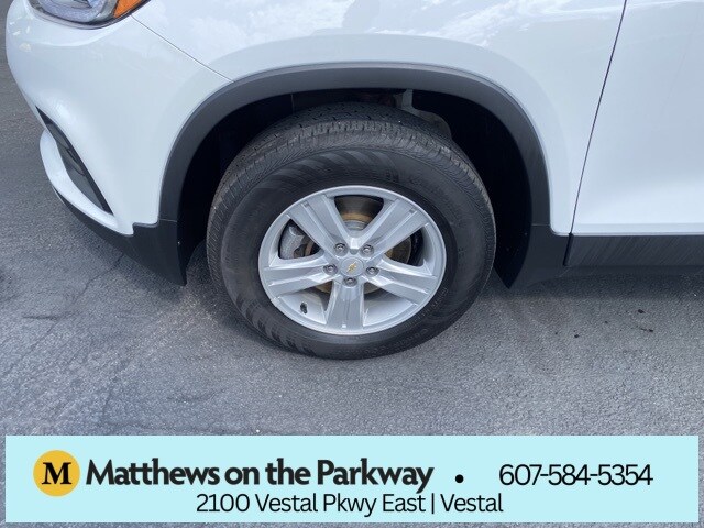 2020 Chevrolet Trax LT photo 2