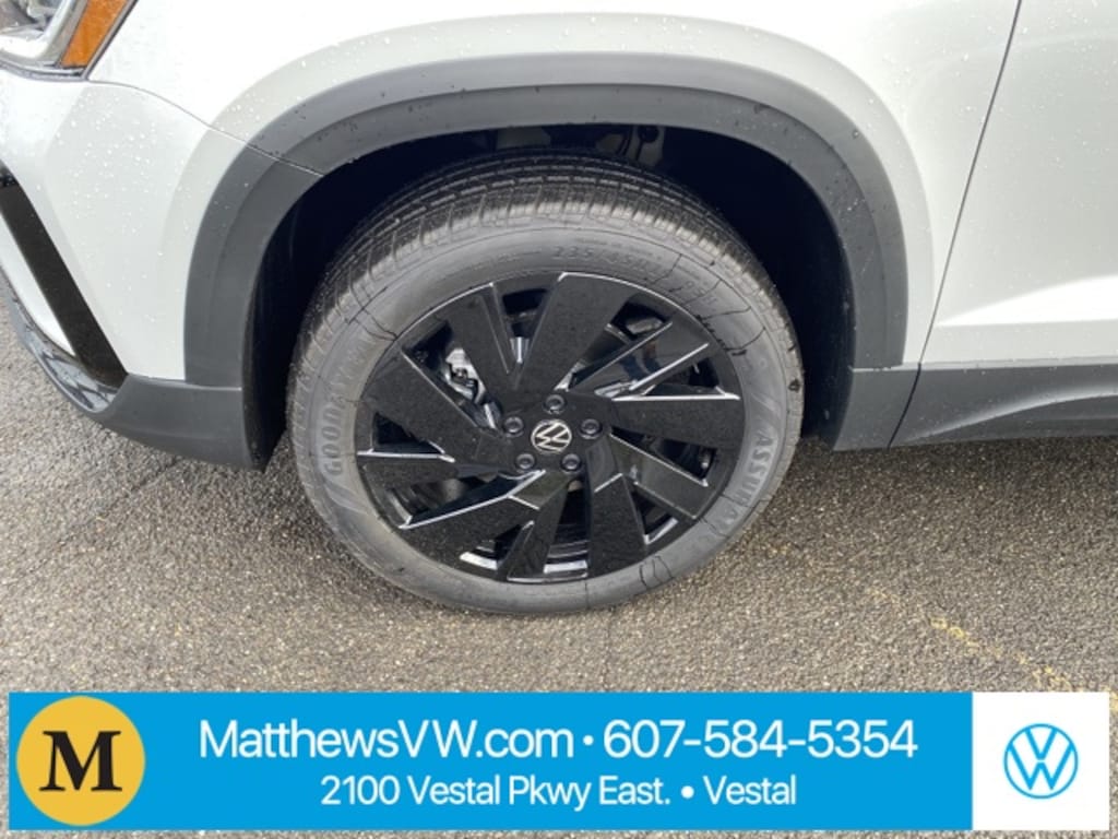 New 2024 Volkswagen Taos 1.5T SE Black SUV