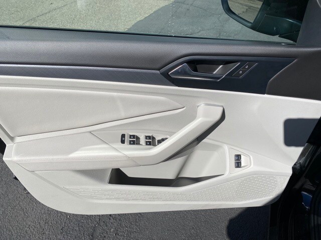 2024 Volkswagen Jetta 1.5T SE photo 3