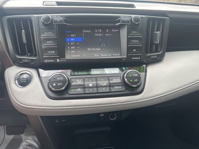 2018 Toyota RAV4 XLE - Photo 18