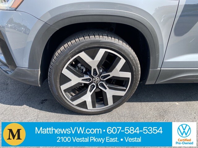 2023 Volkswagen Taos SEL photo 2