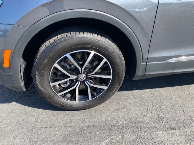 2021 Volkswagen Tiguan SE photo 2