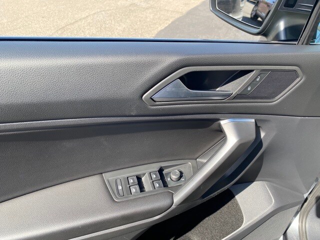 2021 Volkswagen Tiguan SE photo 3