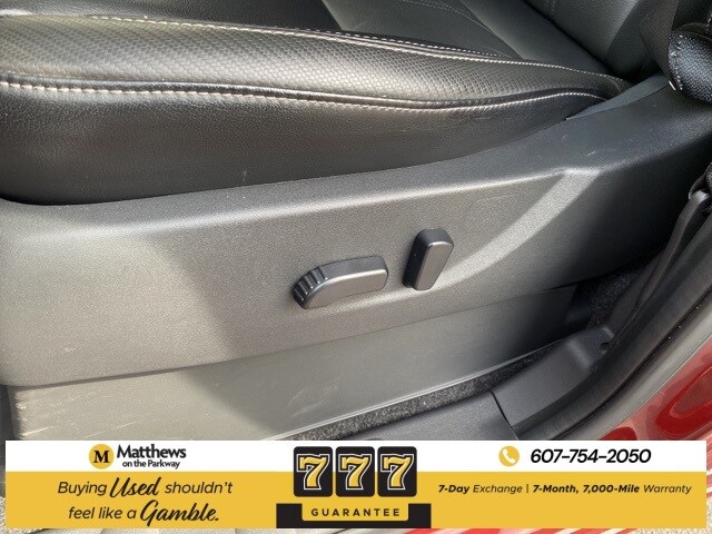 2024 Nissan Frontier SL photo 3