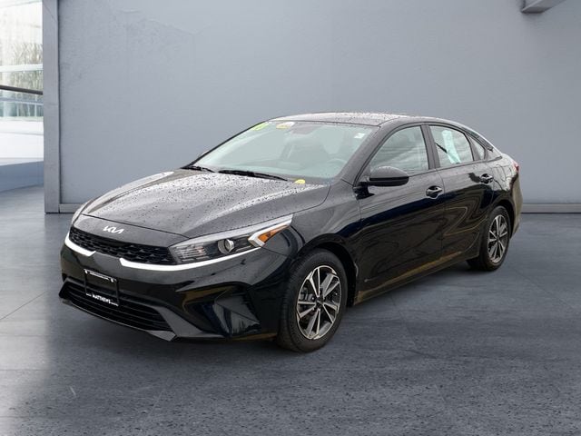 2023 Kia Forte LXS AT's photo