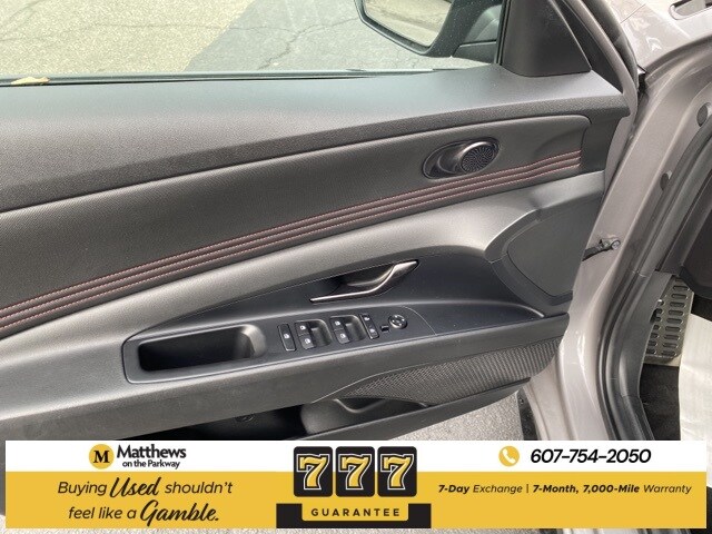 2022 Hyundai Elantra N Line photo 3