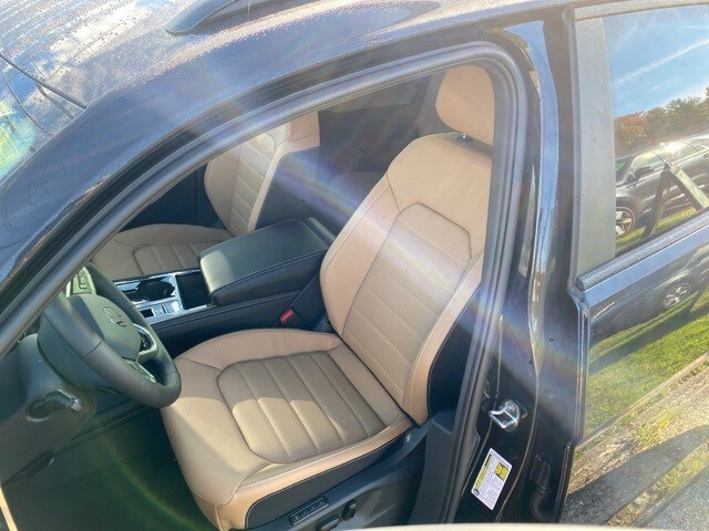 2026 Volkswagen Atlas Cross Sport SEL R-Line photo 2