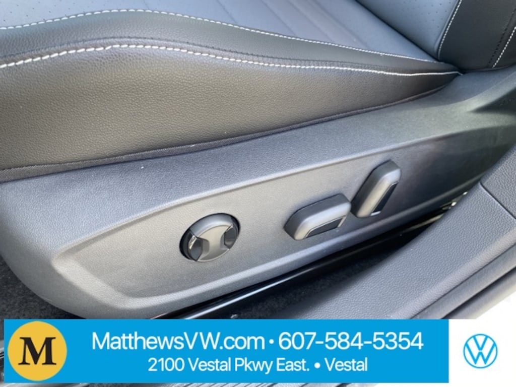 New 2025 Volkswagen Jetta 1.5T SE Sedan