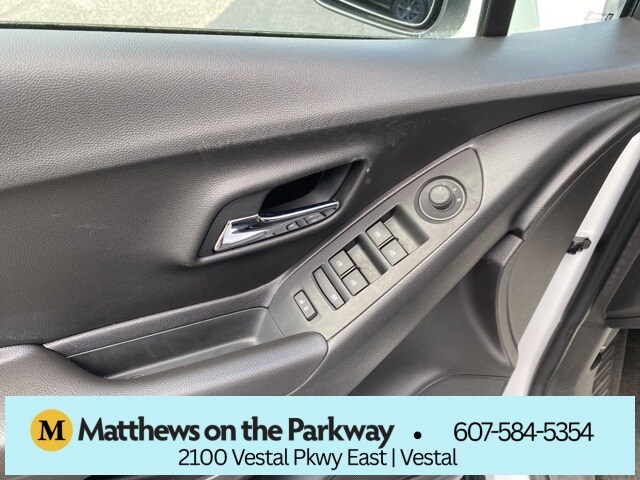 2020 Chevrolet Trax LT photo 3