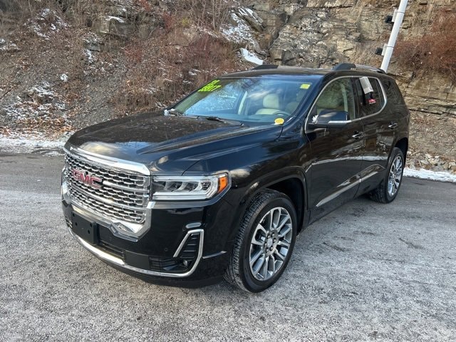 2023 GMC Acadia Denali's photo