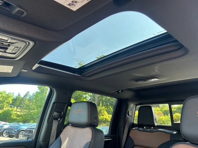 2024 Chevrolet Silverado 3500HD High Country - Photo 41